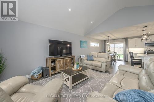 7 Fox Hollow Court, St. Thomas, ON - Indoor Photo Showing Living Room