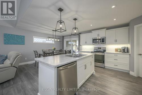 7 Fox Hollow Court, St. Thomas, ON - Indoor Photo Showing Kitchen With Double Sink