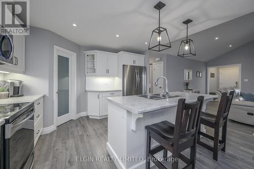 7 Fox Hollow Court, St. Thomas, ON - Indoor Photo Showing Kitchen With Double Sink With Upgraded Kitchen