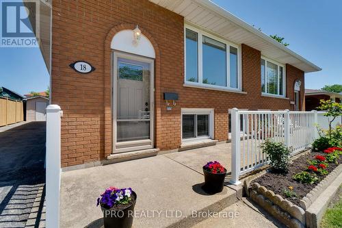 18 Costain Court, Hamilton, ON - Outdoor With Exterior