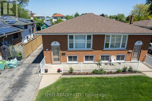 18 Costain Court, Hamilton, ON - Outdoor With Facade