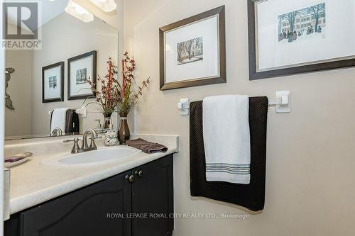 22 Carrington Place, Guelph, ON - Indoor Photo Showing Bathroom