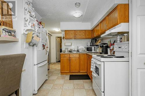 22 Carrington Place, Guelph, ON - Indoor Photo Showing Kitchen