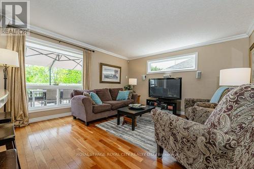 22 Carrington Place, Guelph, ON - Indoor Photo Showing Living Room