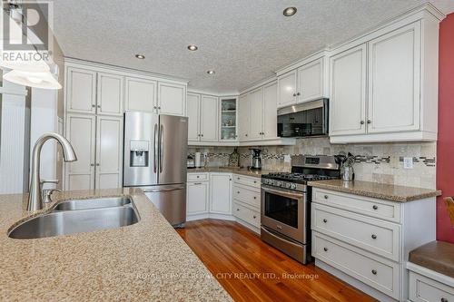 22 Carrington Place, Guelph, ON - Indoor Photo Showing Kitchen With Double Sink