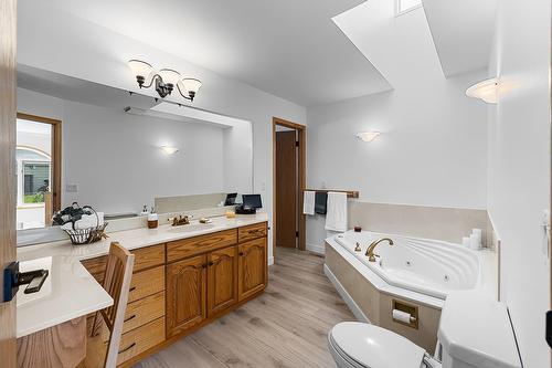2218 Cedar Street, Creston, BC - Indoor Photo Showing Bathroom