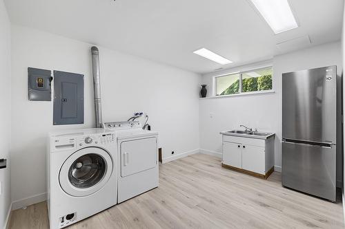 2218 Cedar Street, Creston, BC - Indoor Photo Showing Laundry Room
