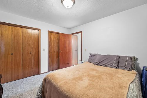 2218 Cedar Street, Creston, BC - Indoor Photo Showing Bedroom