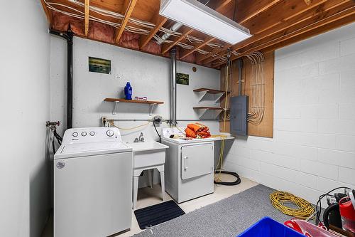 2218 Cedar Street, Creston, BC - Indoor Photo Showing Laundry Room