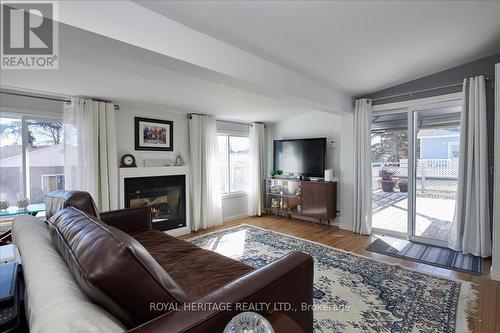 3 Green Glade Court W, Innisfil, ON - Indoor Photo Showing Living Room With Fireplace