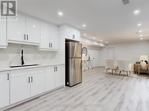 60 Kleins Ridge Road, Vaughan, ON - Indoor Photo Showing Kitchen