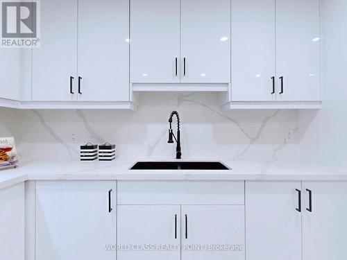 60 Kleins Ridge Road, Vaughan, ON - Indoor Photo Showing Kitchen With Double Sink