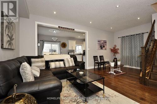 27 Kedwell Street, Cambridge, ON - Indoor Photo Showing Living Room