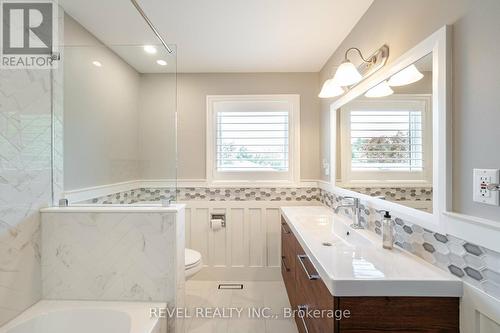 678 Meadow Lane, Burlington, ON - Indoor Photo Showing Bathroom