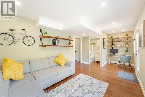 678 Meadow Lane, Burlington, ON - Indoor Photo Showing Living Room