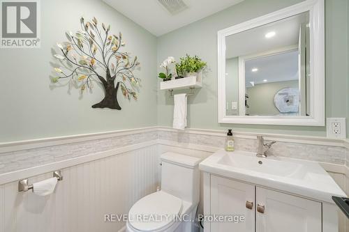 678 Meadow Lane, Burlington, ON - Indoor Photo Showing Bathroom