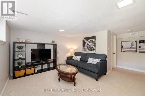 678 Meadow Lane, Burlington, ON - Indoor Photo Showing Living Room