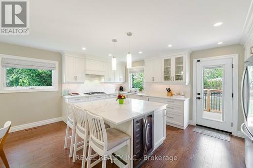 678 Meadow Lane, Burlington, ON - Indoor Photo Showing Kitchen With Upgraded Kitchen
