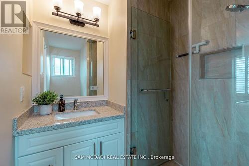 160 Tuscadero Crescent, Mississauga, ON - Indoor Photo Showing Bathroom