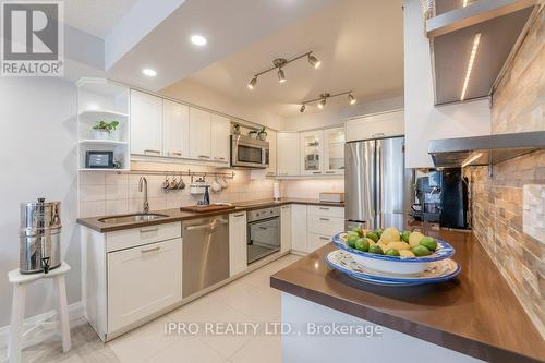 1407 - 3845 Lake Shore Boulevard W, Toronto (Long Branch), ON - Indoor Photo Showing Kitchen