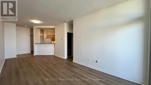 510 - 1 Leaside Park Drive, Toronto (Thorncliffe Park), ON - Indoor Photo Showing Kitchen