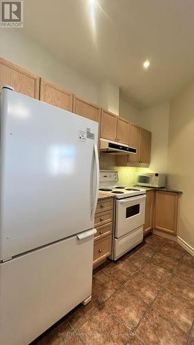 510 - 1 Leaside Park Drive, Toronto (Thorncliffe Park), ON - Indoor Photo Showing Kitchen