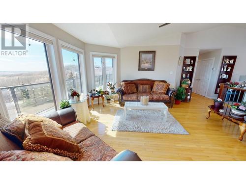 11822 244 Road, Fort St. John, BC - Indoor Photo Showing Living Room