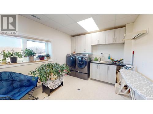 11822 244 Road, Fort St. John, BC - Indoor Photo Showing Laundry Room