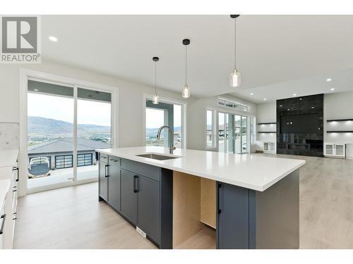 3802 Torrey Pines Drive, Osoyoos, BC - Indoor Photo Showing Kitchen With Upgraded Kitchen