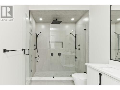 3802 Torrey Pines Drive, Osoyoos, BC - Indoor Photo Showing Bathroom