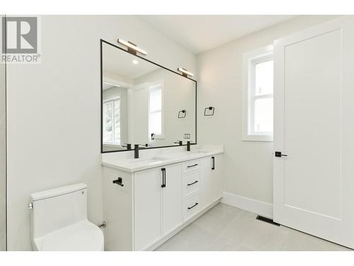 3802 Torrey Pines Drive, Osoyoos, BC - Indoor Photo Showing Bathroom