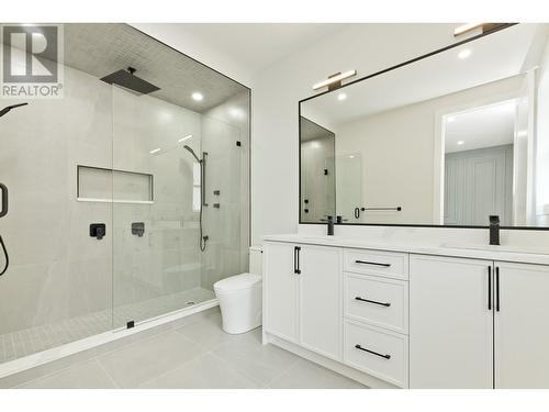 3802 Torrey Pines Drive, Osoyoos, BC - Indoor Photo Showing Bathroom