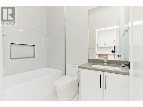 3802 Torrey Pines Drive, Osoyoos, BC - Indoor Photo Showing Bathroom