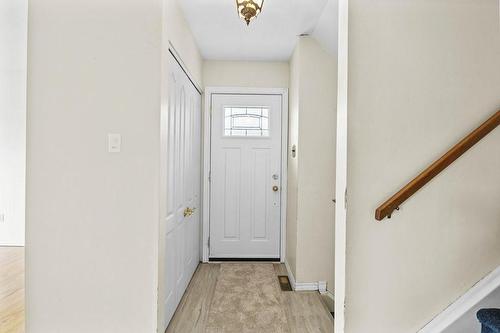 207 Birchcliffe Crescent, Hamilton, ON - Indoor Photo Showing Other Room