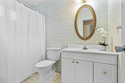 207 Birchcliffe Crescent, Hamilton, ON - Indoor Photo Showing Bathroom