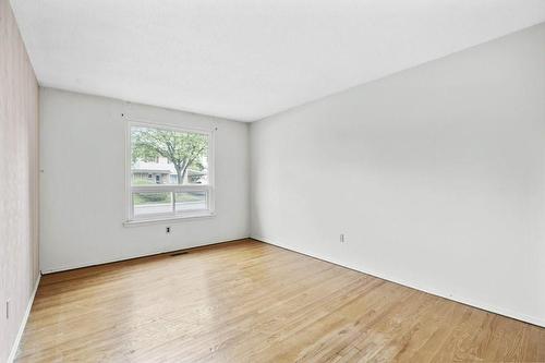 207 Birchcliffe Crescent, Hamilton, ON - Indoor Photo Showing Other Room