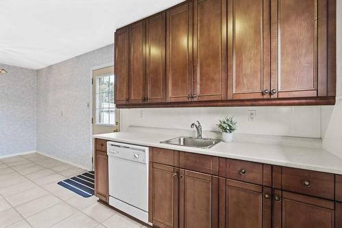 207 Birchcliffe Crescent, Hamilton, ON - Indoor Photo Showing Kitchen