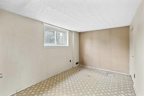 207 Birchcliffe Crescent, Hamilton, ON - Indoor Photo Showing Other Room