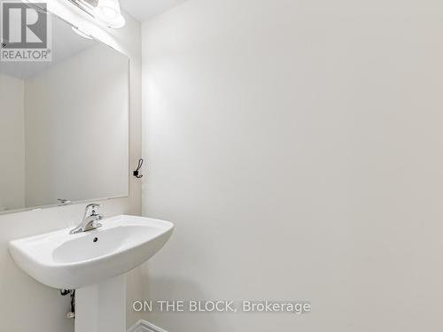 2425 Fall Harvest Crescent, Pickering, ON - Indoor Photo Showing Bathroom
