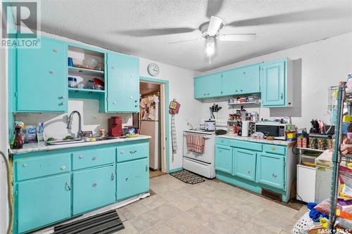 1624 19Th Street W, Saskatoon, SK - Indoor Photo Showing Kitchen With Double Sink