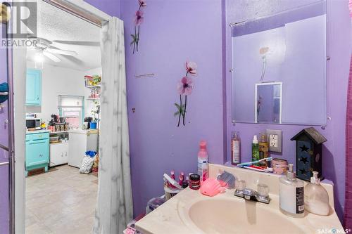1624 19Th Street W, Saskatoon, SK - Indoor Photo Showing Bathroom