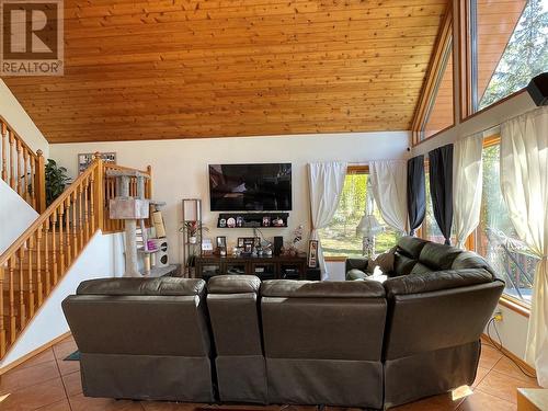 228 Moore Subdivision, Dawson Creek, BC - Indoor Photo Showing Living Room