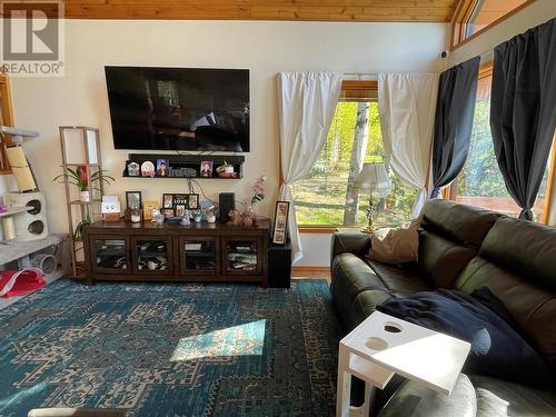 228 Moore Subdivision, Dawson Creek, BC - Indoor Photo Showing Living Room