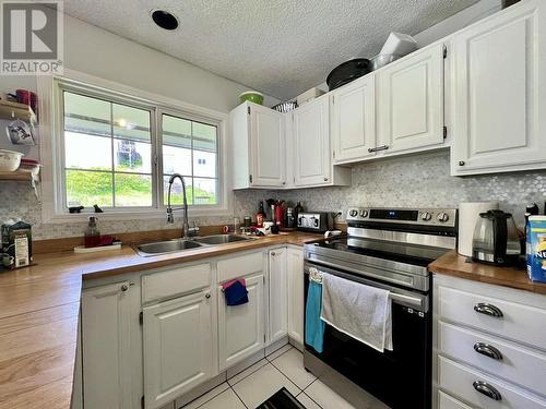 1533 Moresby Avenue, Prince Rupert, BC - Indoor Photo Showing Kitchen With Double Sink