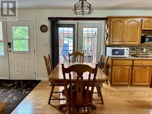 3887 Mountainview Avenue, Terrace, BC - Indoor Photo Showing Dining Room