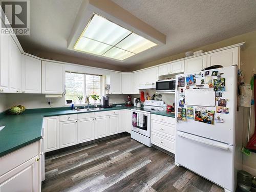 190 Redden Road, Quesnel, BC - Indoor Photo Showing Kitchen With Double Sink