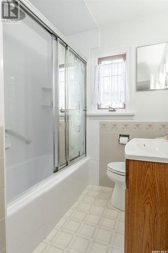 1319 Osler Street, Saskatoon, SK - Indoor Photo Showing Bathroom