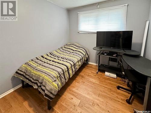 475 8Th Avenue Ne, Swift Current, SK - Indoor Photo Showing Bedroom