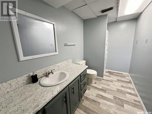 475 8Th Avenue Ne, Swift Current, SK - Indoor Photo Showing Bathroom