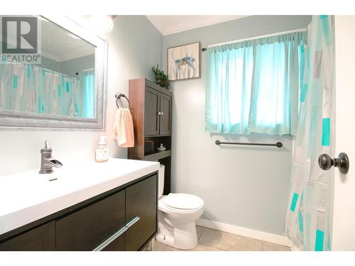 5415 Highway 97, Oliver, BC - Indoor Photo Showing Bathroom